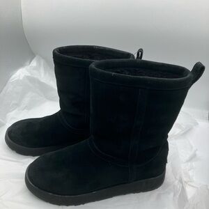 UGG Women's Black Winter Boots size 9 fit smaller